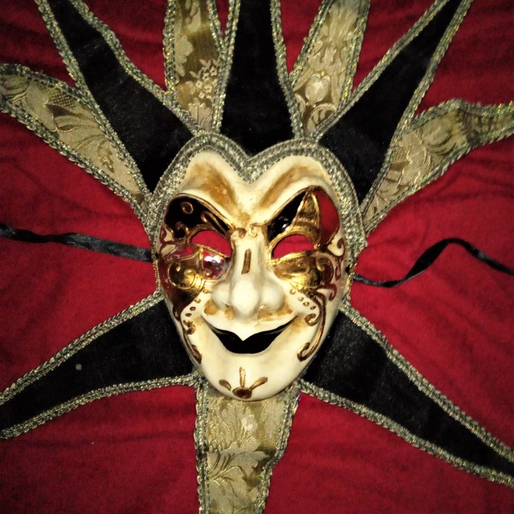Mardiqras Full Face hand painted red and gold  Joker mask  never worn